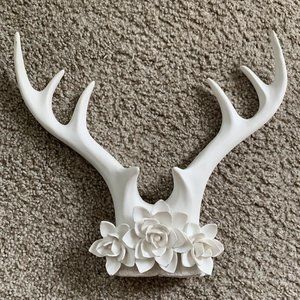 CERAMIC FLORAL ANTLER WALL ART